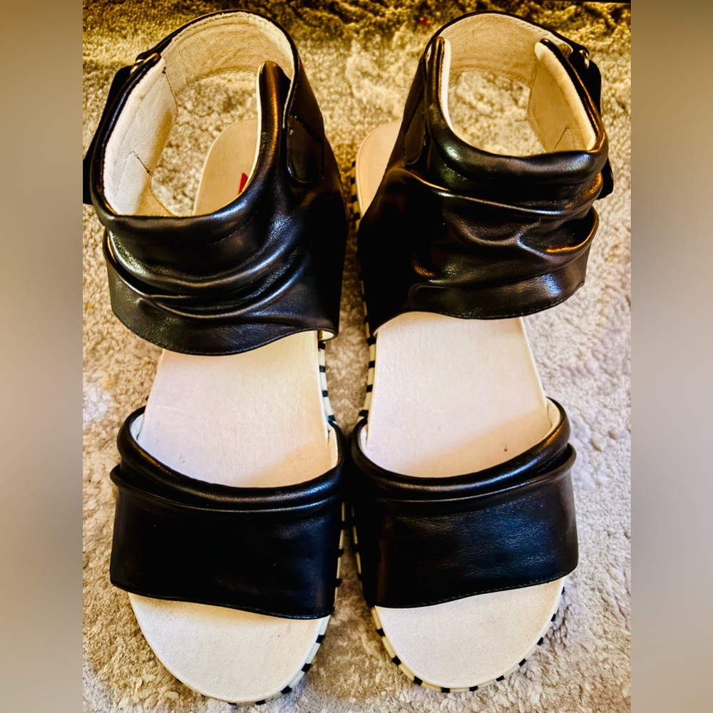 Super cute NC National Comfort women's sandal's!